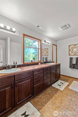 $899,900 | 19838 Bear View Lane Southwest, Rochester, WA 98579