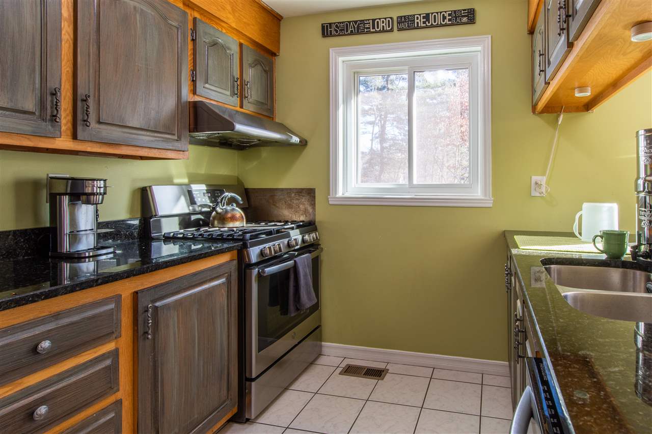 22 New Searles Road Nashua, NH 03062 - Photo 13 of 40