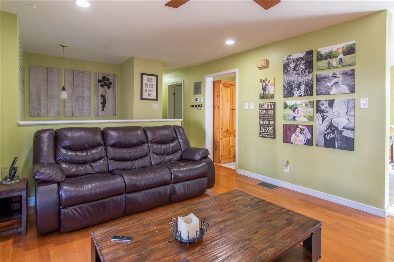 22 New Searles Road Nashua, NH 03062 - Photo 4 of 40