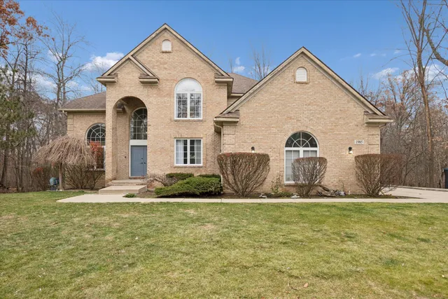 $590,000 | 1985 Christopher Court, West Bloomfield, MI 48324