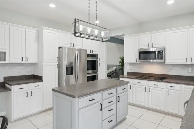 $590,000 | 1985 Christopher Court, West Bloomfield, MI 48324