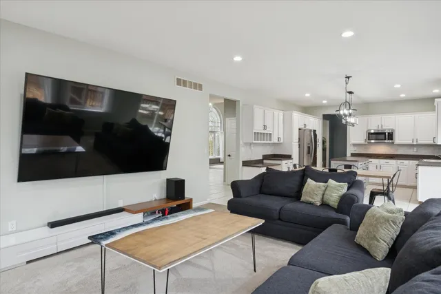 $590,000 | 1985 Christopher Court, West Bloomfield, MI 48324