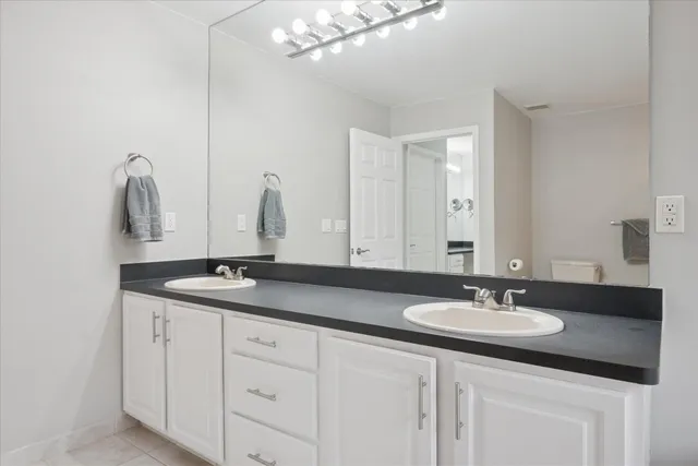 $590,000 | 1985 Christopher Court, West Bloomfield, MI 48324