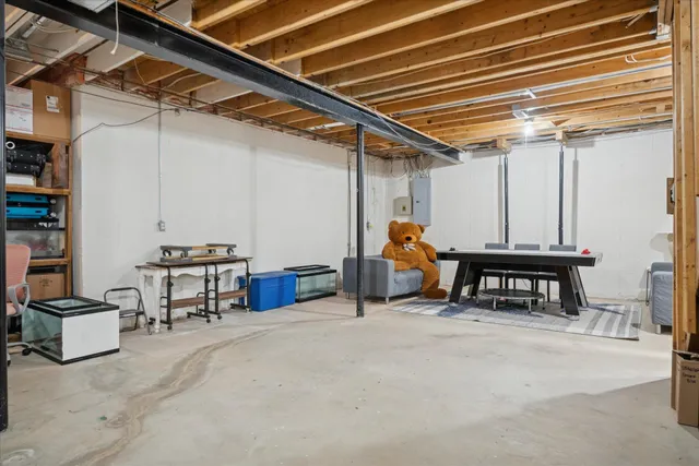 $590,000 | 1985 Christopher Court, West Bloomfield, MI 48324