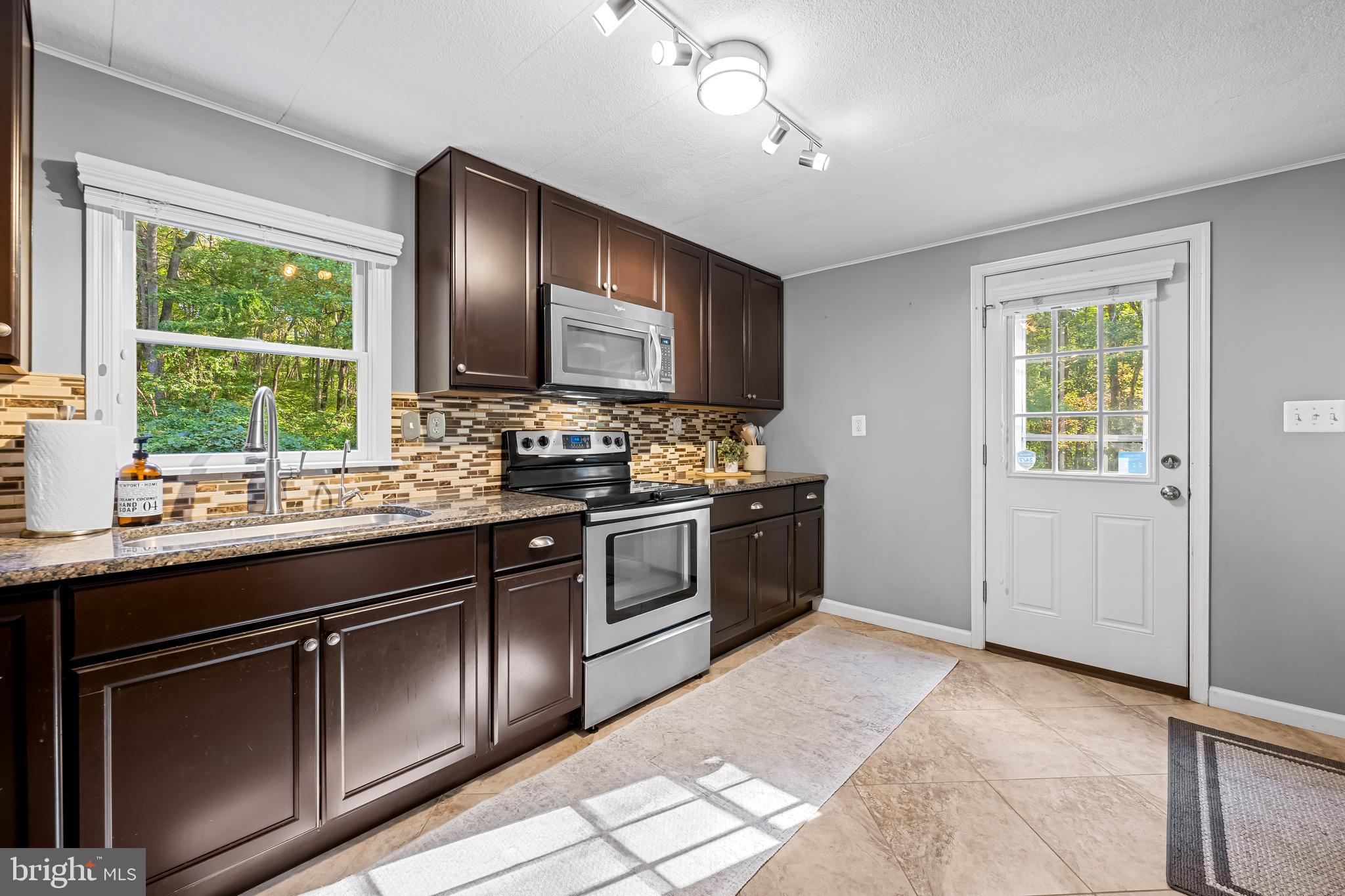 18709 Frederick Road Parkton, MD 21120 - Photo 9 of 47 Gallery Image 9