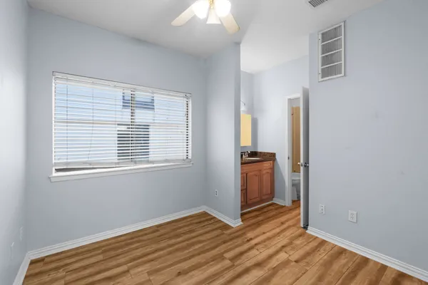 $1,450 | 2714 Nueces Street, Unit 206, Austin, TX 78705