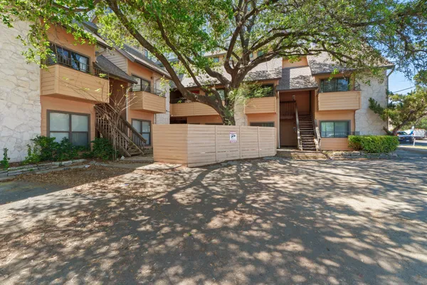 $1,450 | 2714 Nueces Street, Unit 206, Austin, TX 78705
