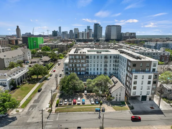 $1,450 | 2714 Nueces Street, Unit 206, Austin, TX 78705