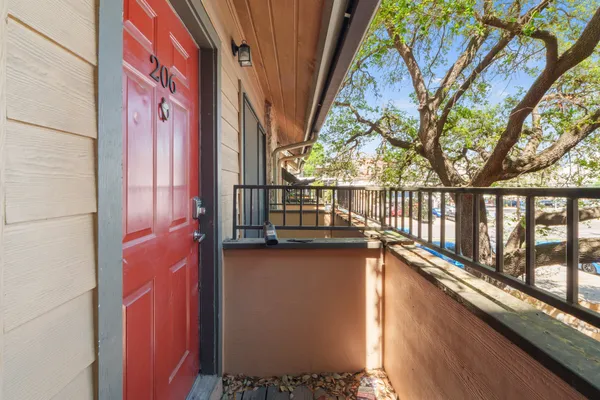$1,450 | 2714 Nueces Street, Unit 206, Austin, TX 78705