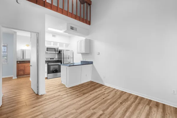 $1,450 | 2714 Nueces Street, Unit 206, Austin, TX 78705