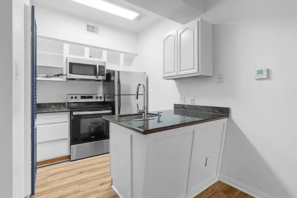 $1,450 | 2714 Nueces Street, Unit 206, Austin, TX 78705