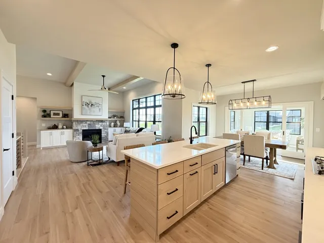 $1,139,400 | 908 Travis Larson, Waunakee, WI 53597