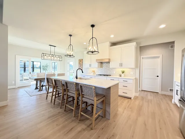 $1,139,400 | 908 Travis Larson, Waunakee, WI 53597