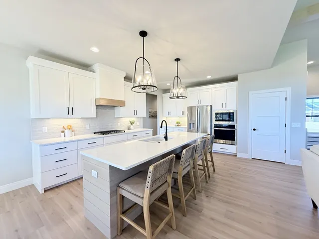 $1,139,400 | 908 Travis Larson, Waunakee, WI 53597