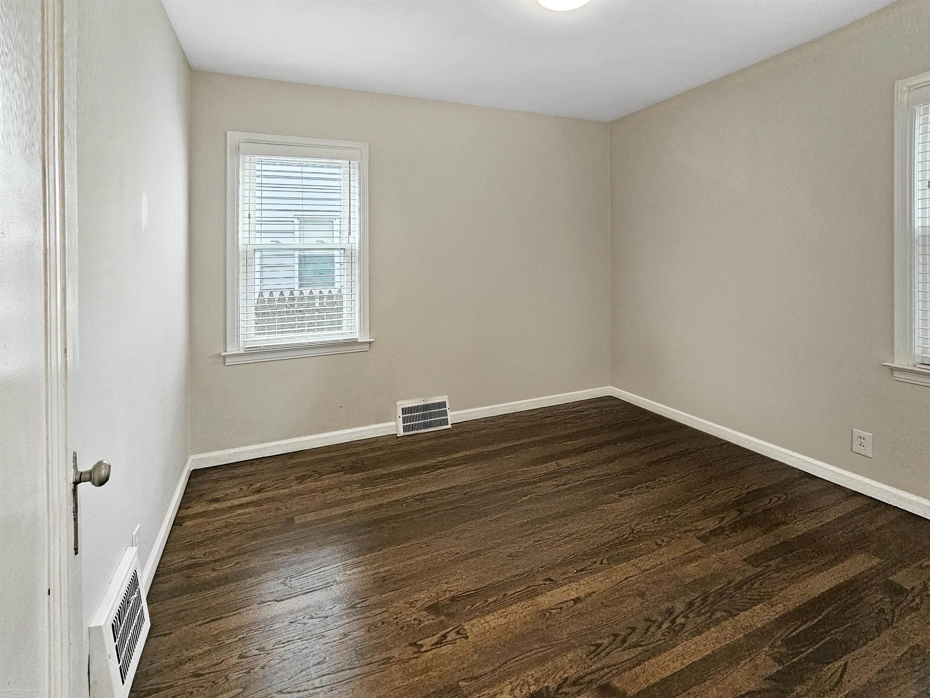 1036 Columbia Road Berkley, MI 48072 - Photo 9 of 14