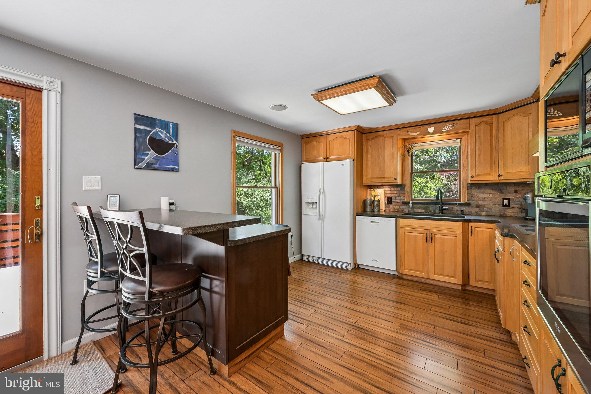 27 Fripps Road Sicklerville, NJ 08081 - Photo 9 of 26 Kitchen with breakfast bar