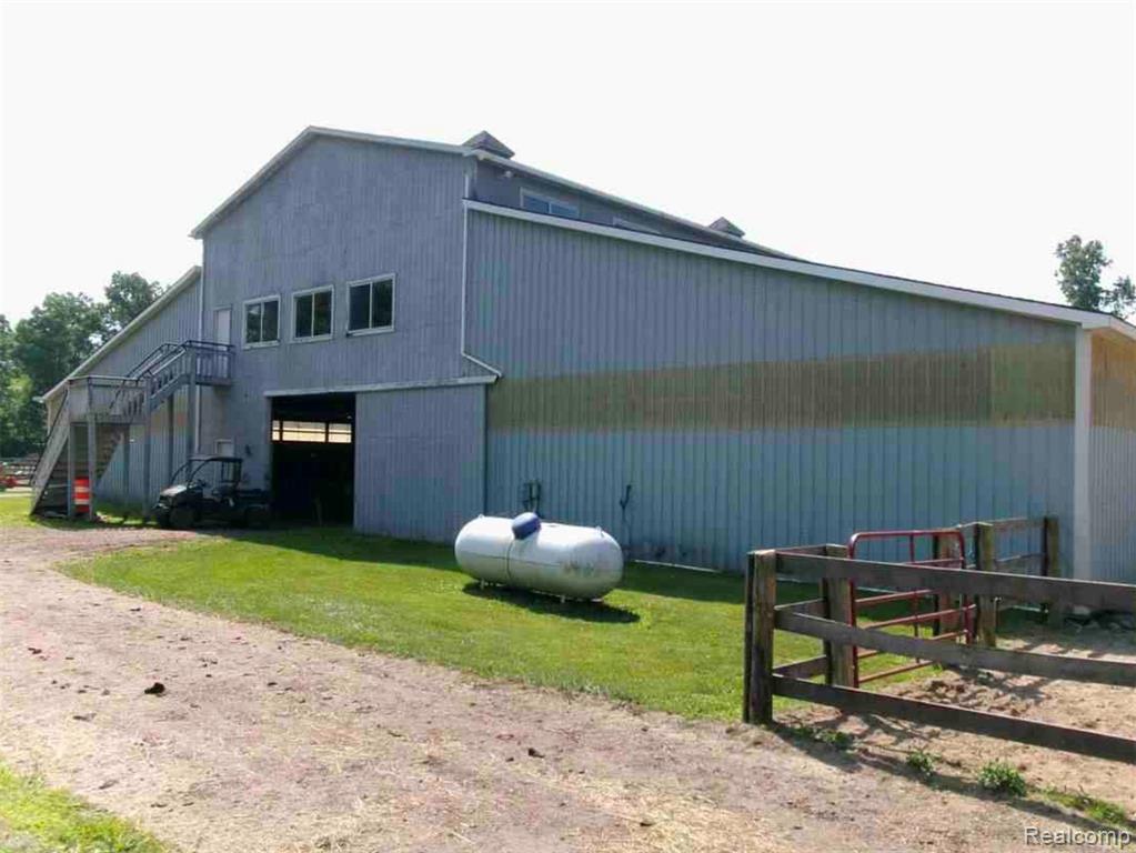 4441 Mack Road Howell, MI 48855 - Photo 3 of 39