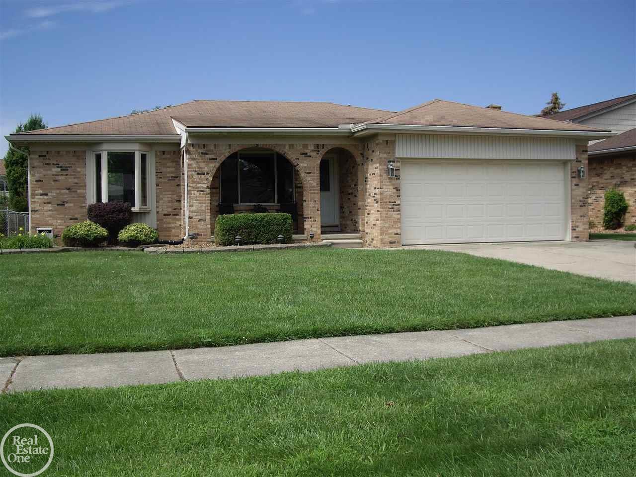 47725 Chrys Road Macomb, MI 48044 - Photo 1 of 51 50053104.JPG