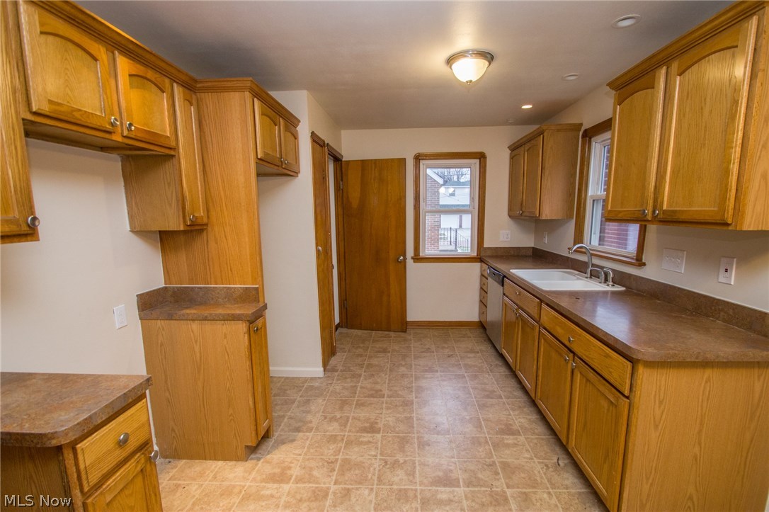 17916 Nottingham Road Cleveland, OH 44119 - Photo 18 of 32 Gallery Image 18