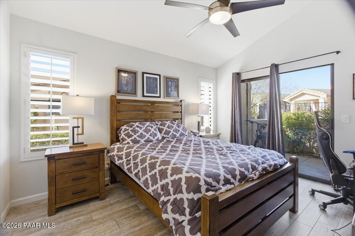 2180 Resort Way South, Unit A7 Prescott, AZ 86301 - Photo 8 of 27 a bedroom with a large bed and a window