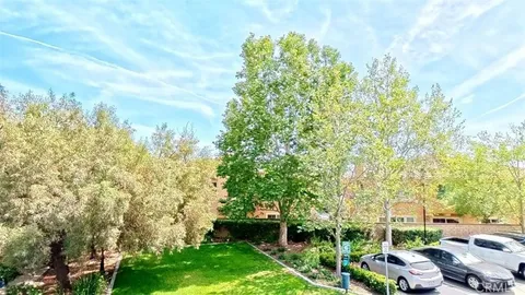 $574,900 | 23808 Toscana Drive, Unit 28039, Valencia, CA 91354
