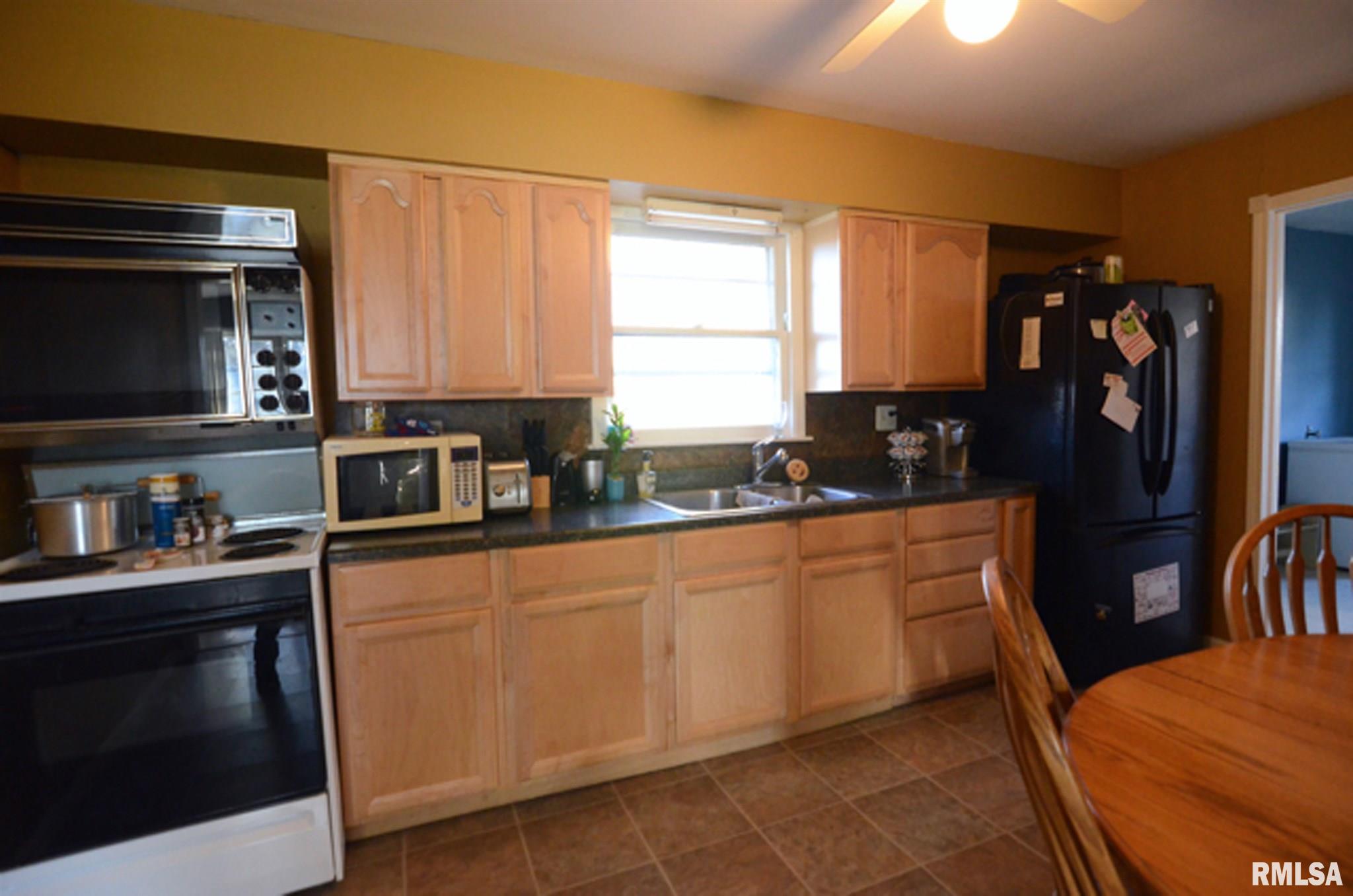105 Oakdale Road Washington, IL 61571 - Photo 13 of 29 Gallery Image 13