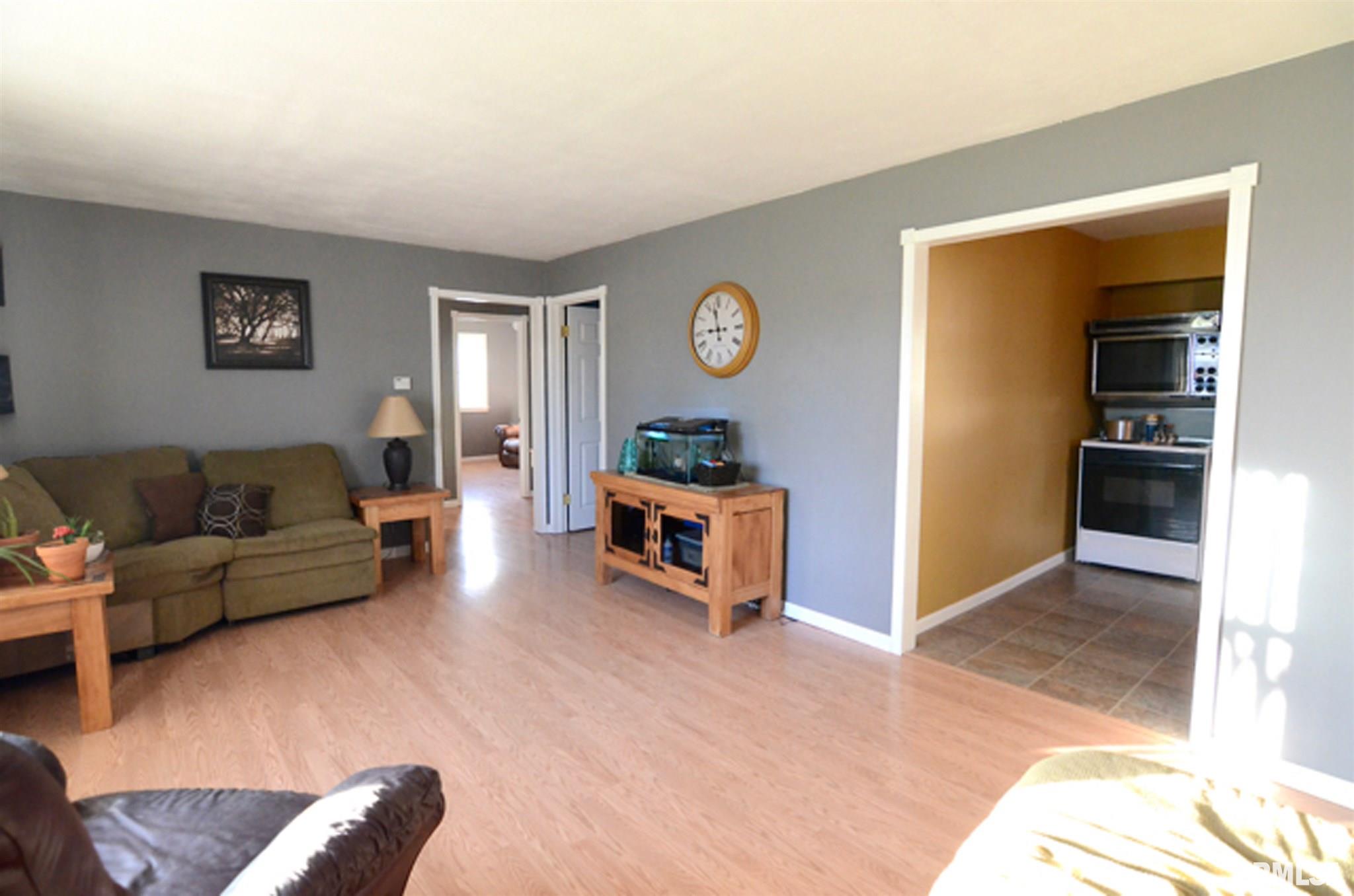 105 Oakdale Road Washington, IL 61571 - Photo 5 of 29 Gallery Image 5