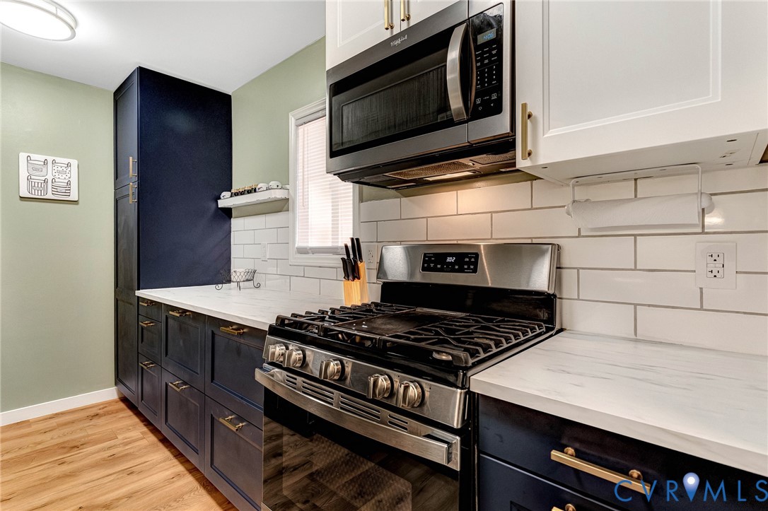 11713 South Briar Patch Drive Midlothian, VA 23113 - Photo 4 of 23 a kitchen with stainless steel appliances a stove and a microwave