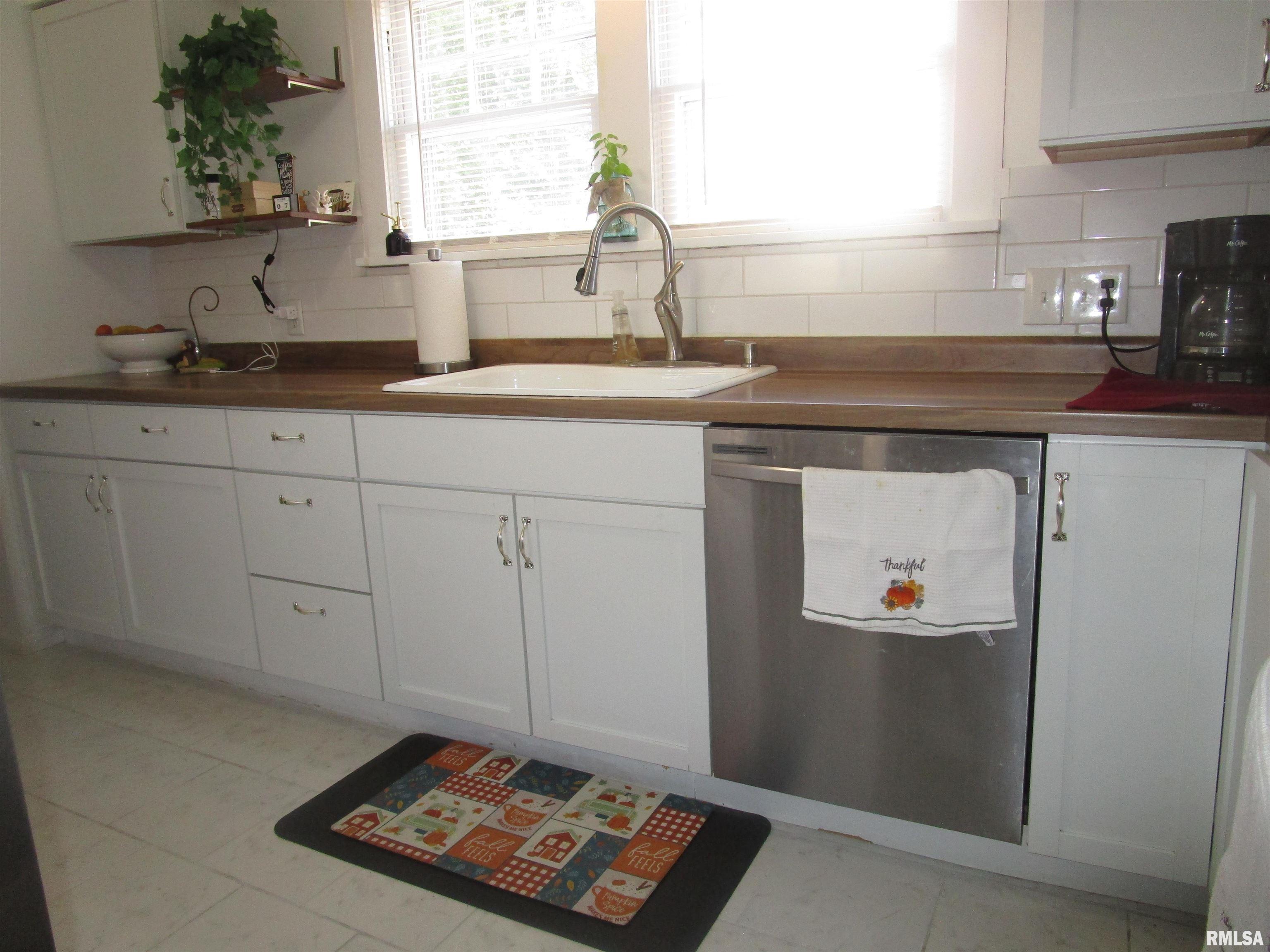 302 2nd Street Carmi, IL 62821 - Photo 9 of 20