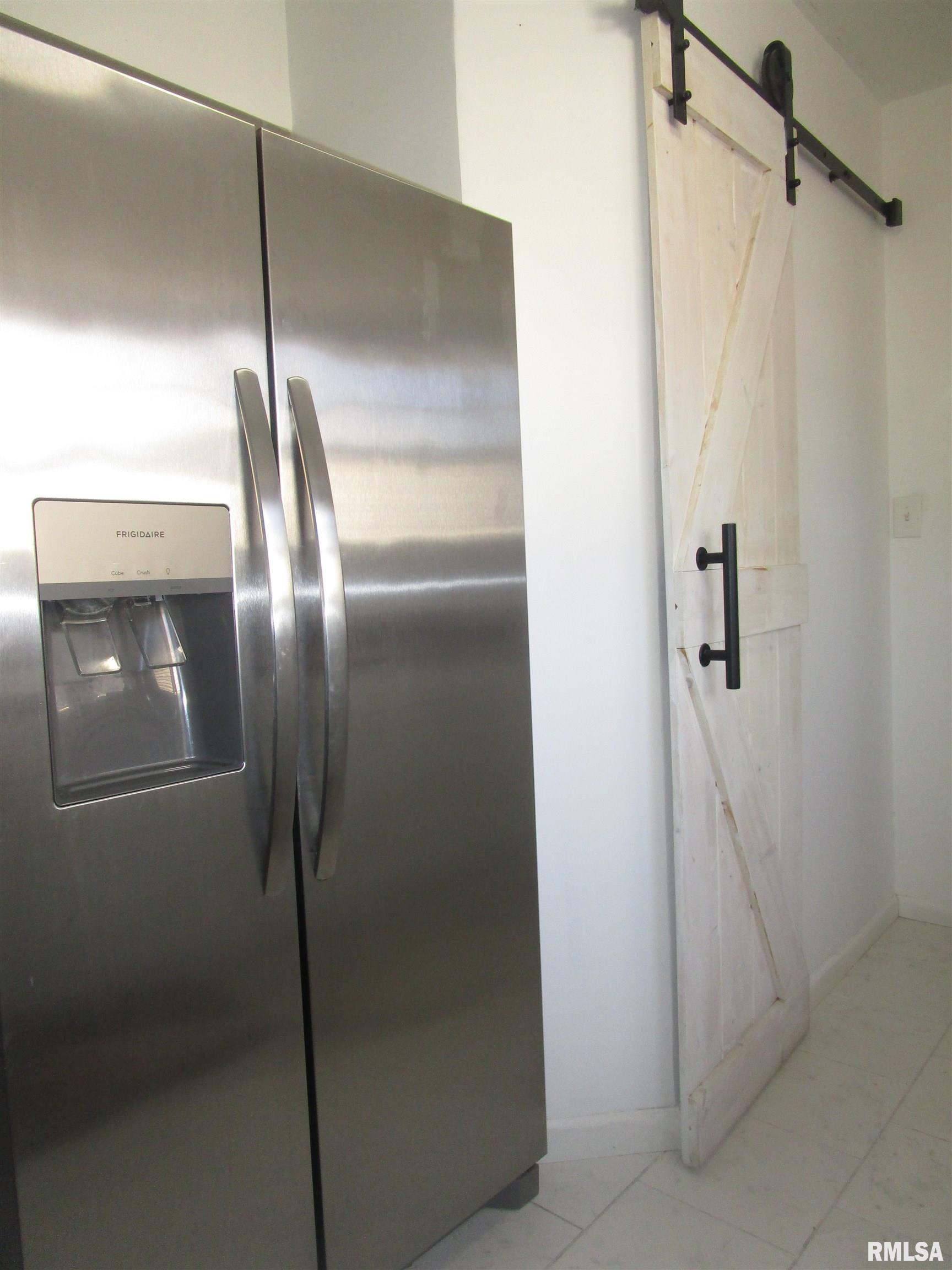 302 2nd Street Carmi, IL 62821 - Photo 10 of 20