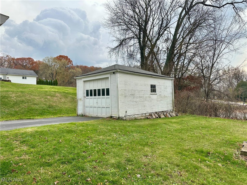 7954 Warren - Sharon Road Masury, OH 44438 - Photo 28 of 28 View of outbuilding with driveway
