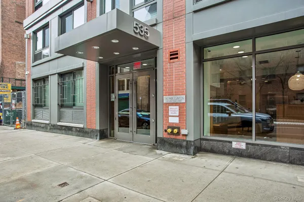 $3,900 | 535 West 52nd Street, Unit 6E | Hell's Kitchen