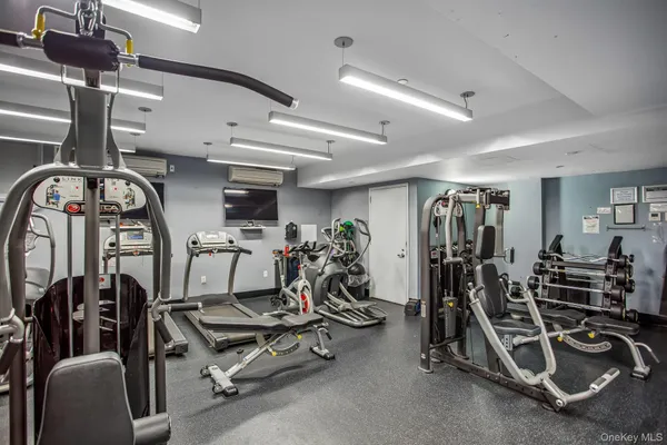 $3,900 | 535 West 52nd Street, Unit 6E | Hell's Kitchen