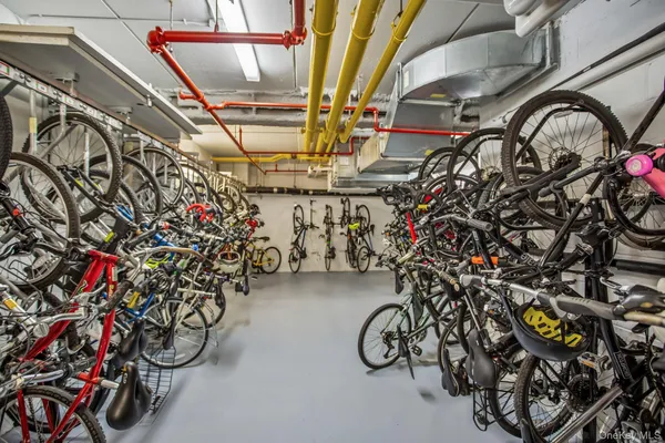 $3,900 | 535 West 52nd Street, Unit 6E | Hell's Kitchen