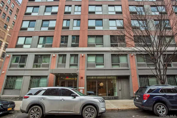 $3,900 | 535 West 52nd Street, Unit 6E | Hell's Kitchen