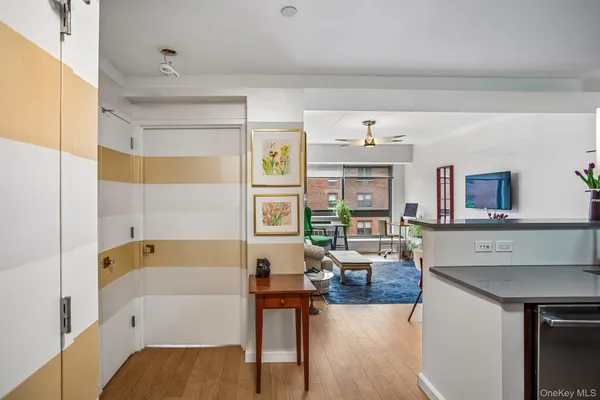 $3,900 | 535 West 52nd Street, Unit 6E | Hell's Kitchen