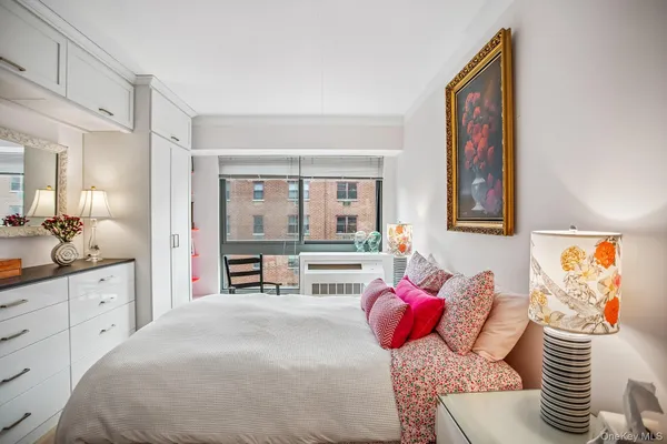 $3,900 | 535 West 52nd Street, Unit 6E | Hell's Kitchen