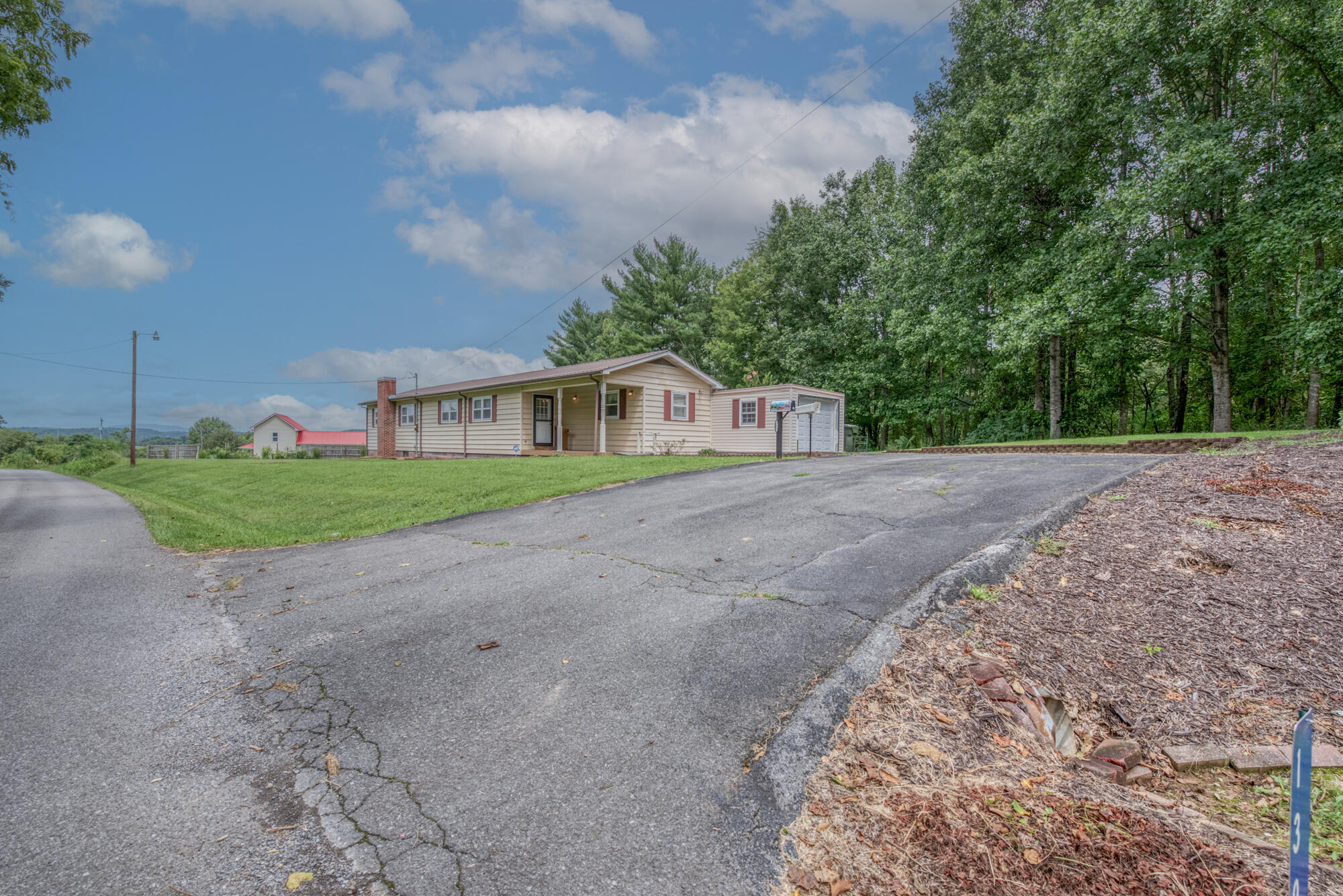 130 5 Oaks Road Jonesborough, TN 37659 - Photo 2 of 27 161_0450_26 copy
