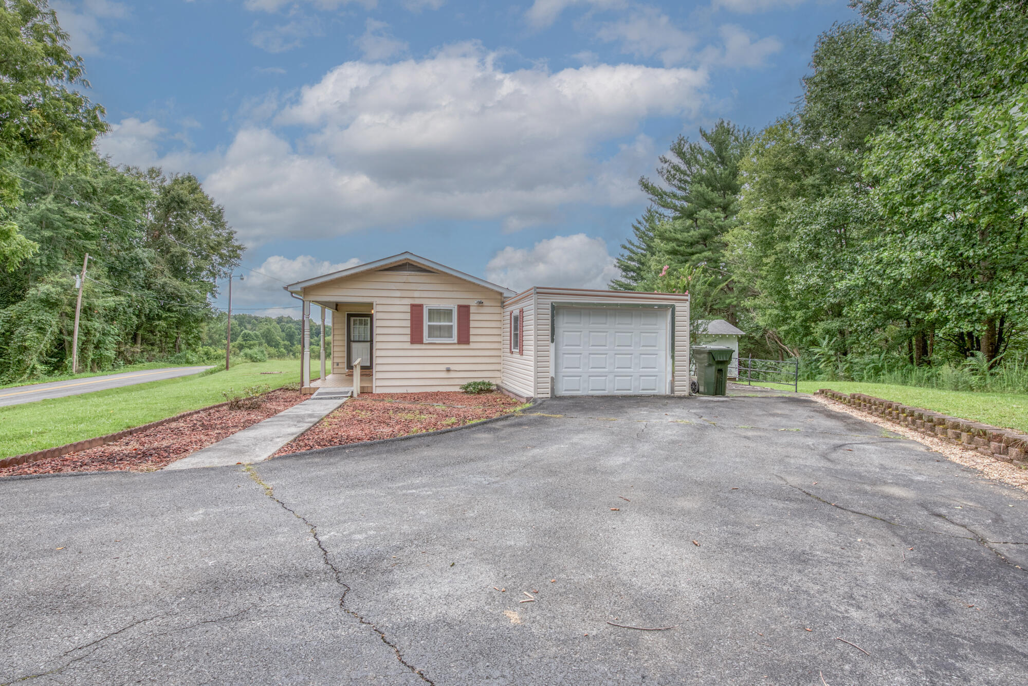 130 5 Oaks Road Jonesborough, TN 37659 - Photo 3 of 27 161_0347_8 copy