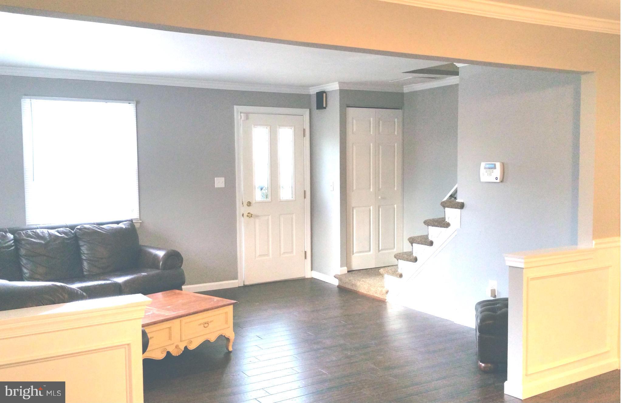 5617 Arnhem Road Baltimore, MD 21206 - Photo 5 of 30 Living Room