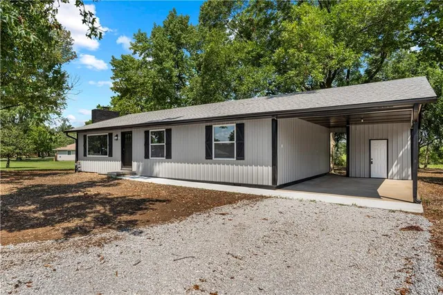 $253,000 | 13611 East Neosho Road, Nevada, MO 64772