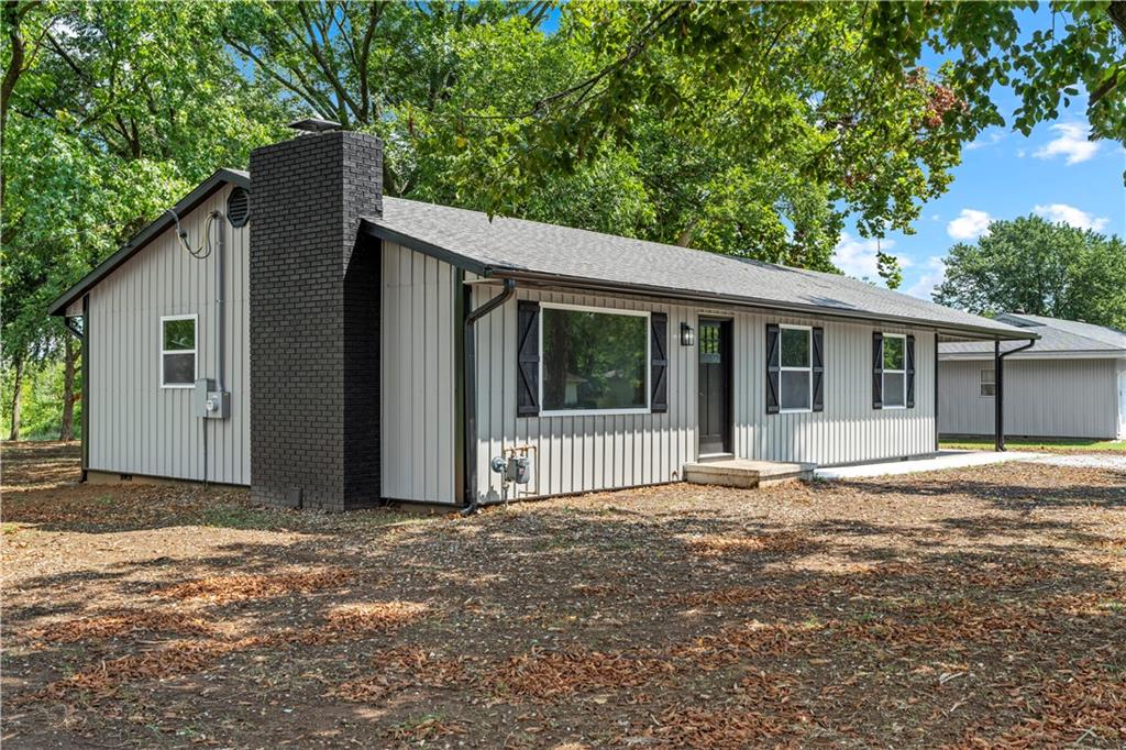 13611 East Neosho Road Nevada, MO 64772 - Photo 2 of 36