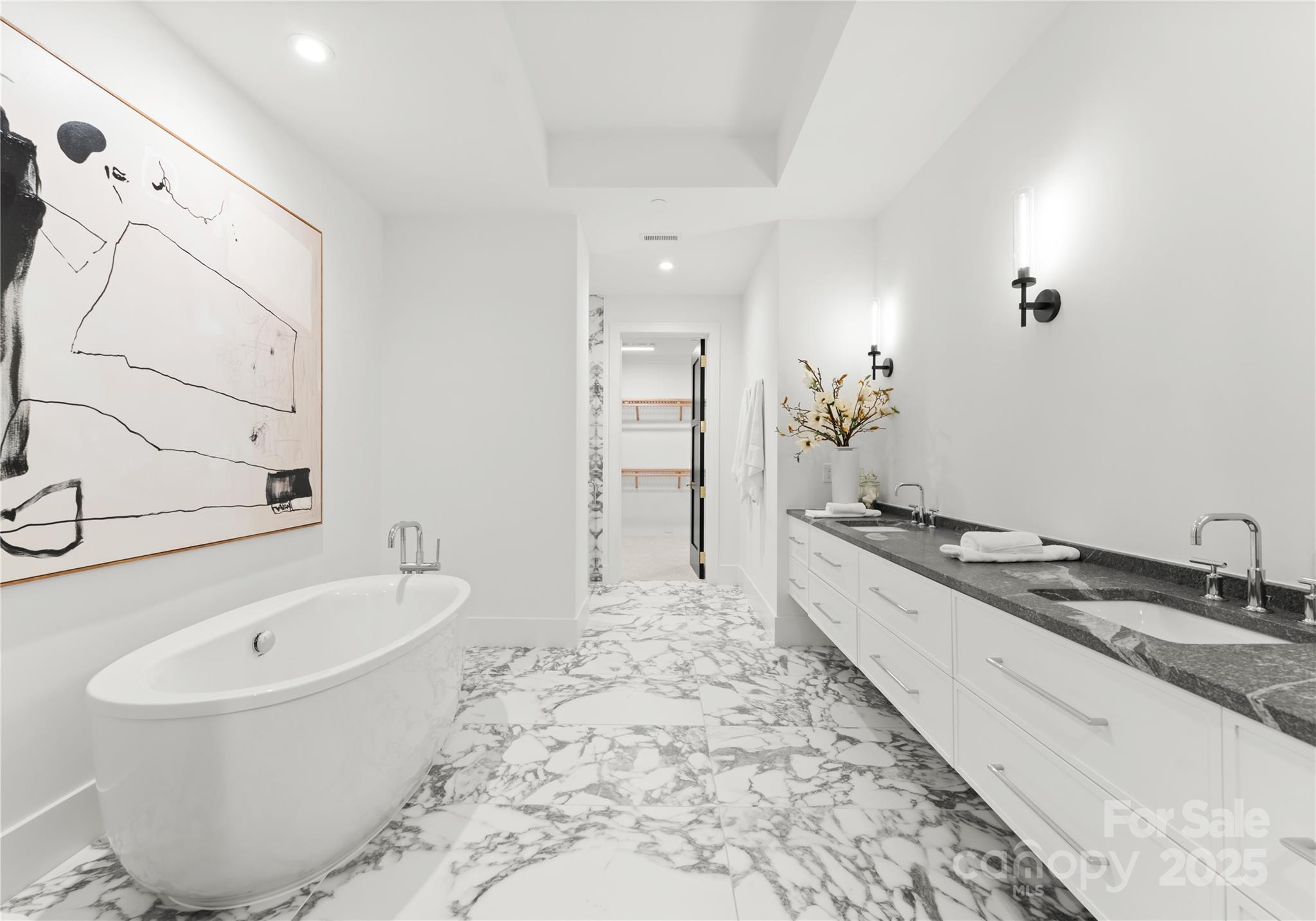 130 Cherokee Road, Unit 304 Charlotte, NC 28207 - Photo 18 of 31 Gallery Image 18