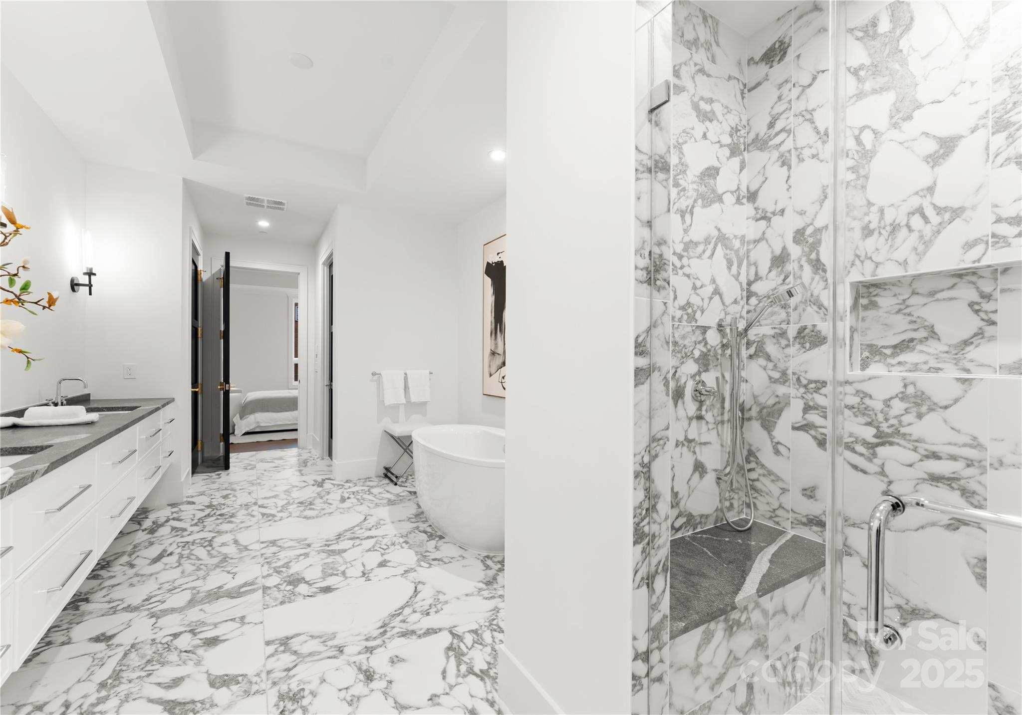 130 Cherokee Road, Unit 304 Charlotte, NC 28207 - Photo 19 of 31 Gallery Image 19