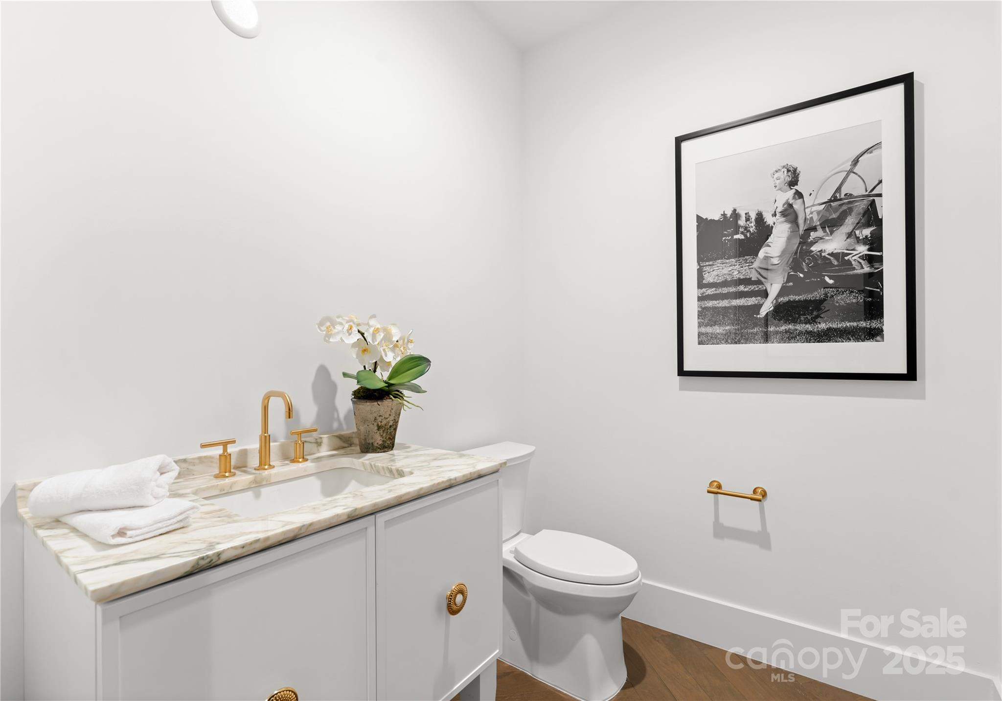 130 Cherokee Road, Unit 304 Charlotte, NC 28207 - Photo 25 of 31 Gallery Image 25