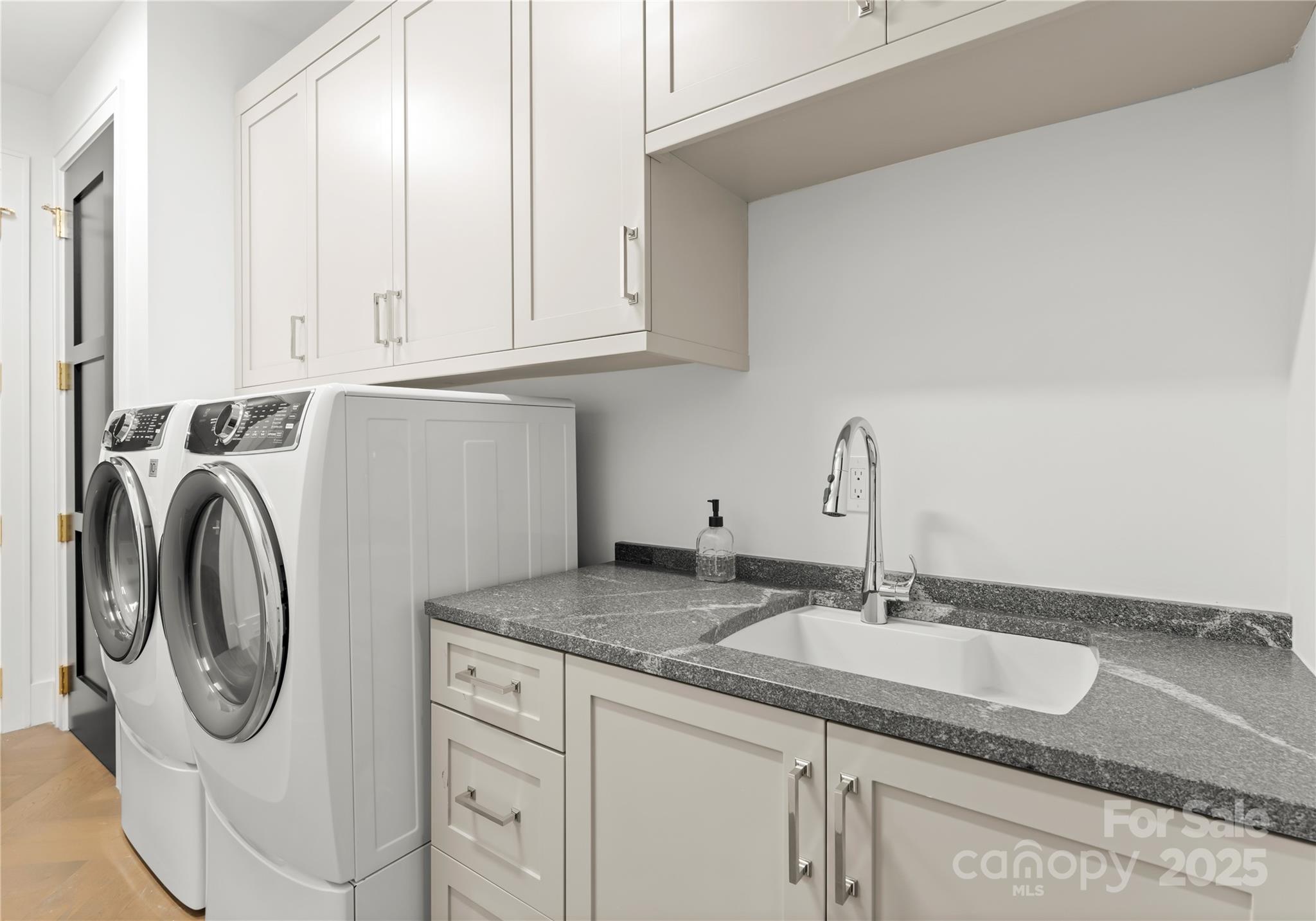 130 Cherokee Road, Unit 304 Charlotte, NC 28207 - Photo 30 of 31 Gallery Image 30