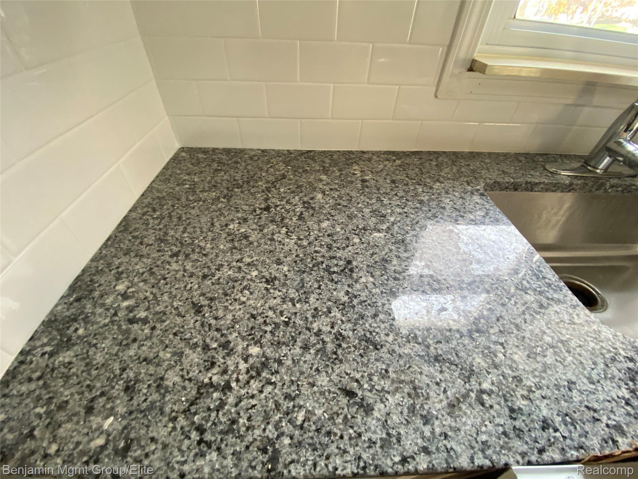 22812 Roxana Avenue Eastpointe, MI 48021 - Photo 8 of 15 F81E0091-543D-4C2C-82DD-EFBE1058EC6D.jpeg