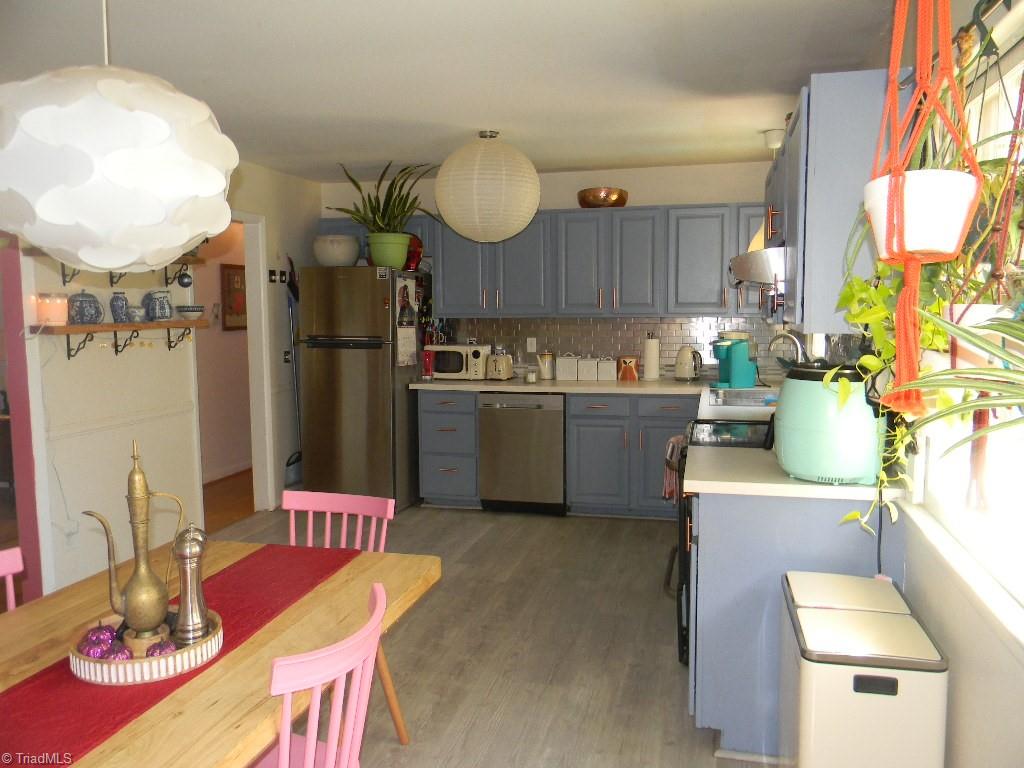 2107 Castlerock Road Greensboro, NC 27406 - Photo 3 of 19 Kitchen Dining Combo