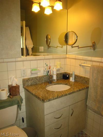 3342 Maynard Road Beachwood, OH 44122 - Photo 16 of 25 Updated master bath with granite counter.