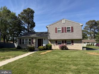 8 Shawnee Road Cambridge, MD 21613 - Photo 1 of 5 a front view of a house with garden